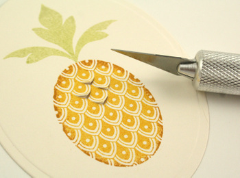 Cutting_pineapple